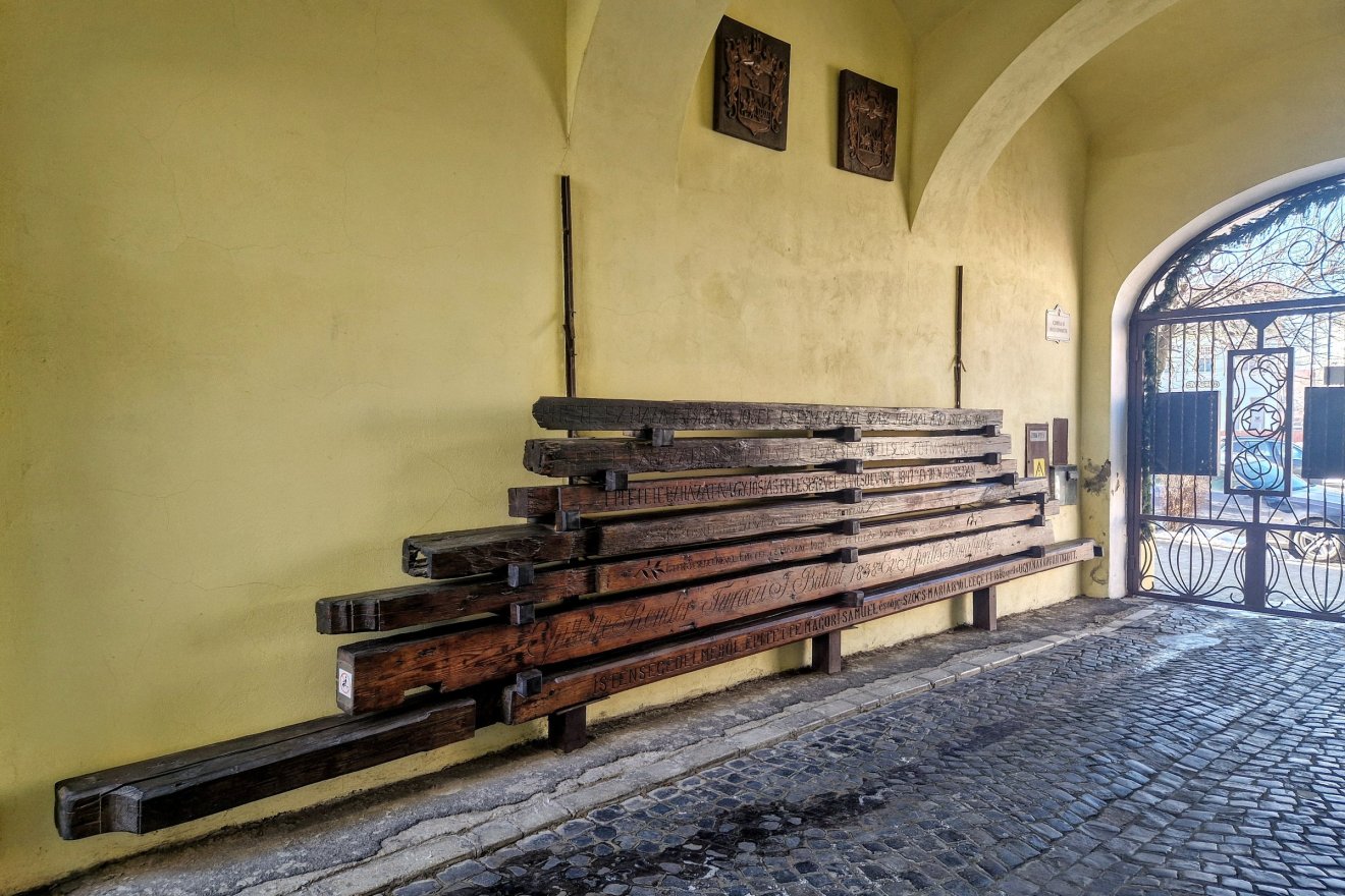 A régi gerendák közül nem mindegyik fér el az új épületben &bullet;  Fotó: Kocsis Károly