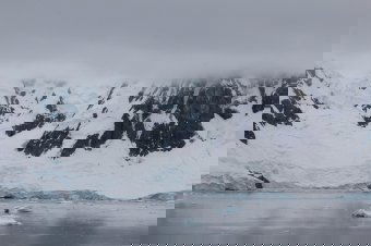 Meghódította az Antarktisz legmagasabb csúcsát egy petrozsényi hegymászó