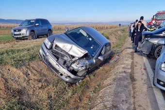 Hét autó ütközött össze Dálnok községben – fotók