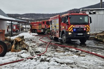 Tűz egy fafeldolgozó üzemnél Maros megyében