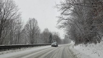 Nehézkes a közlekedés a 13A jelzésű országúton, kamion is elakadt Homorófürdőnél