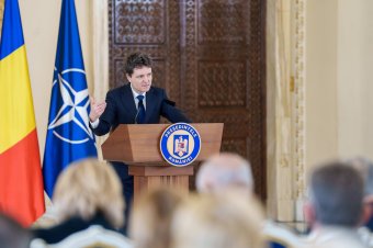 Nicușor Dan szerint két nagy veszély fenyegeti a tizenéveseket