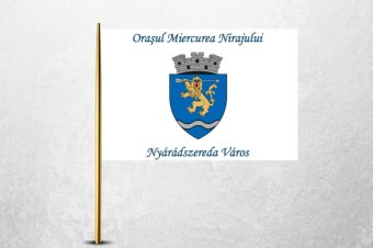 Címer után zászlaja is lett Nyárádszeredának