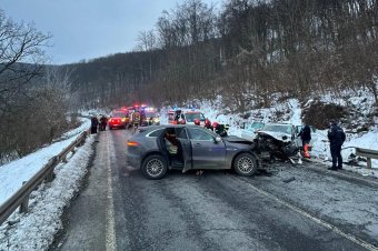 Életveszélyesen megsérült egy nő a Segesvár közelében történt balesetben