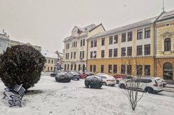 Adóemelés: mi történik, ha a képviselő-testület nem szavazza meg?