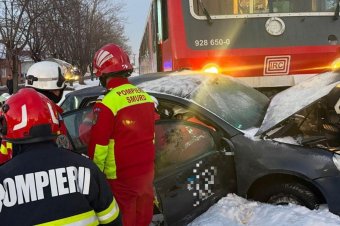 Újraélesztették a vonattal ütköző autó fiatal sofőrjét – fotók