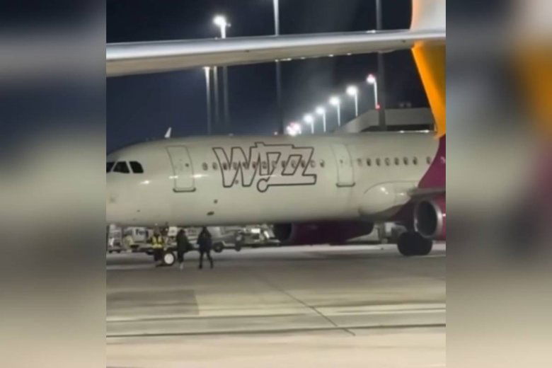 Az induló repülőgépet akarta lestoppolni két késésben lévő román utas – videóval