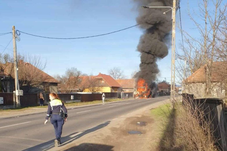 Menet közben gyúlt ki egy kamion Nyujtódon – videóval