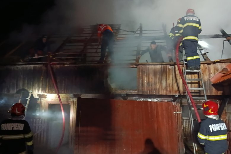 Több mint három órán át küzdöttek a tűzoltók a lángokkal egy zágoni tűzesetnél