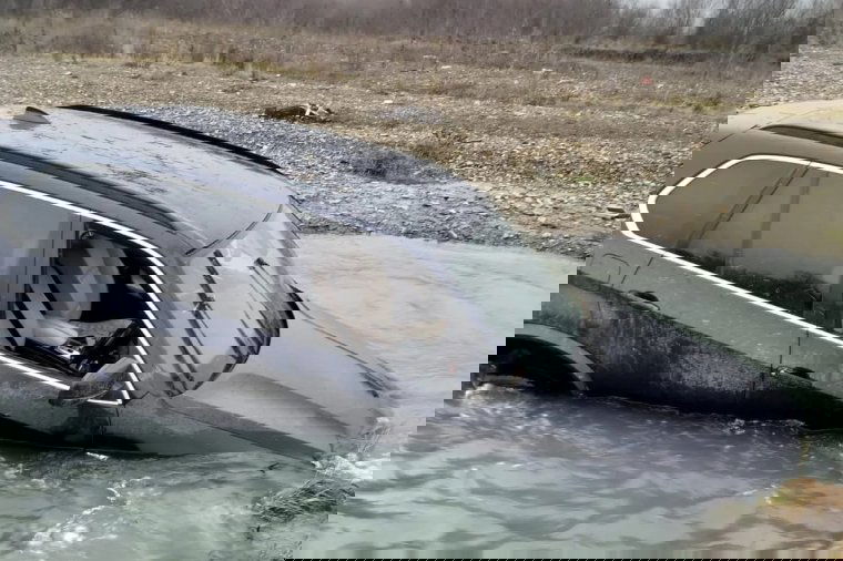 Folyóba hajtva próbált elmenekülni a rendőrök elől egy férfi Neamț megyében