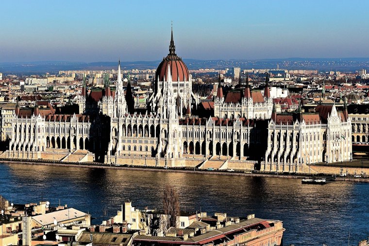 Útban Bécs felé, beugrik Budapesten Orbán Viktorhoz is Ilie Bolojan román kormányfő