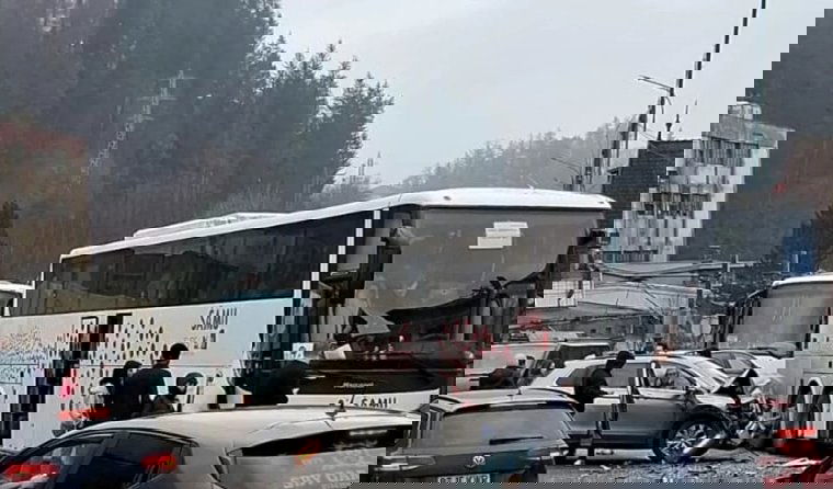 Hetven utast szállító autóbusz balesetezett Sinaián