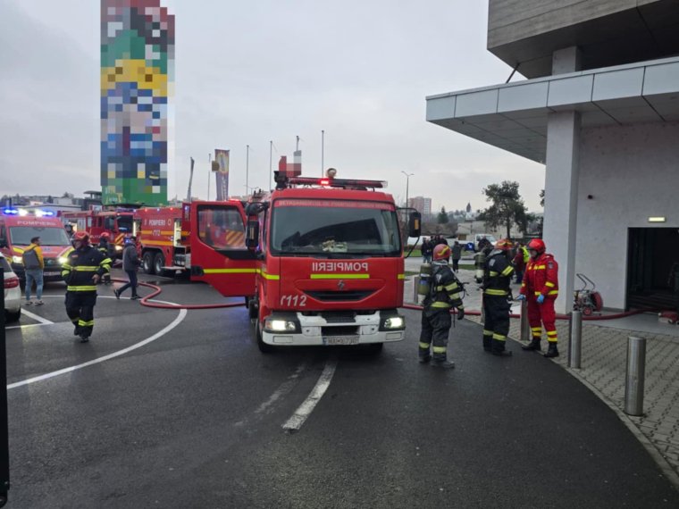 Kigyulladt egy szerver, füst öntött el egy irodaépületet Marosvásárhelyen