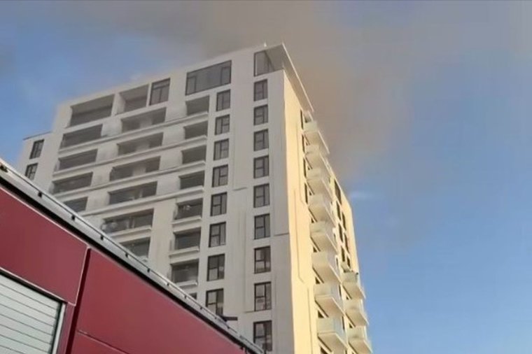 Tűz egy bukaresti toronyházban, sűrű füst elől menekültek a lakók – videóval