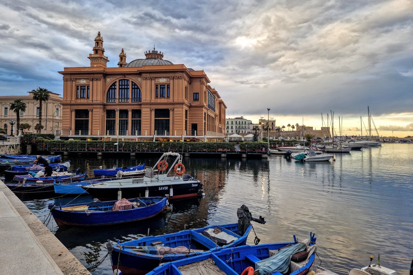 A Margherita színházat az 1910-es években építették – cölöpökre