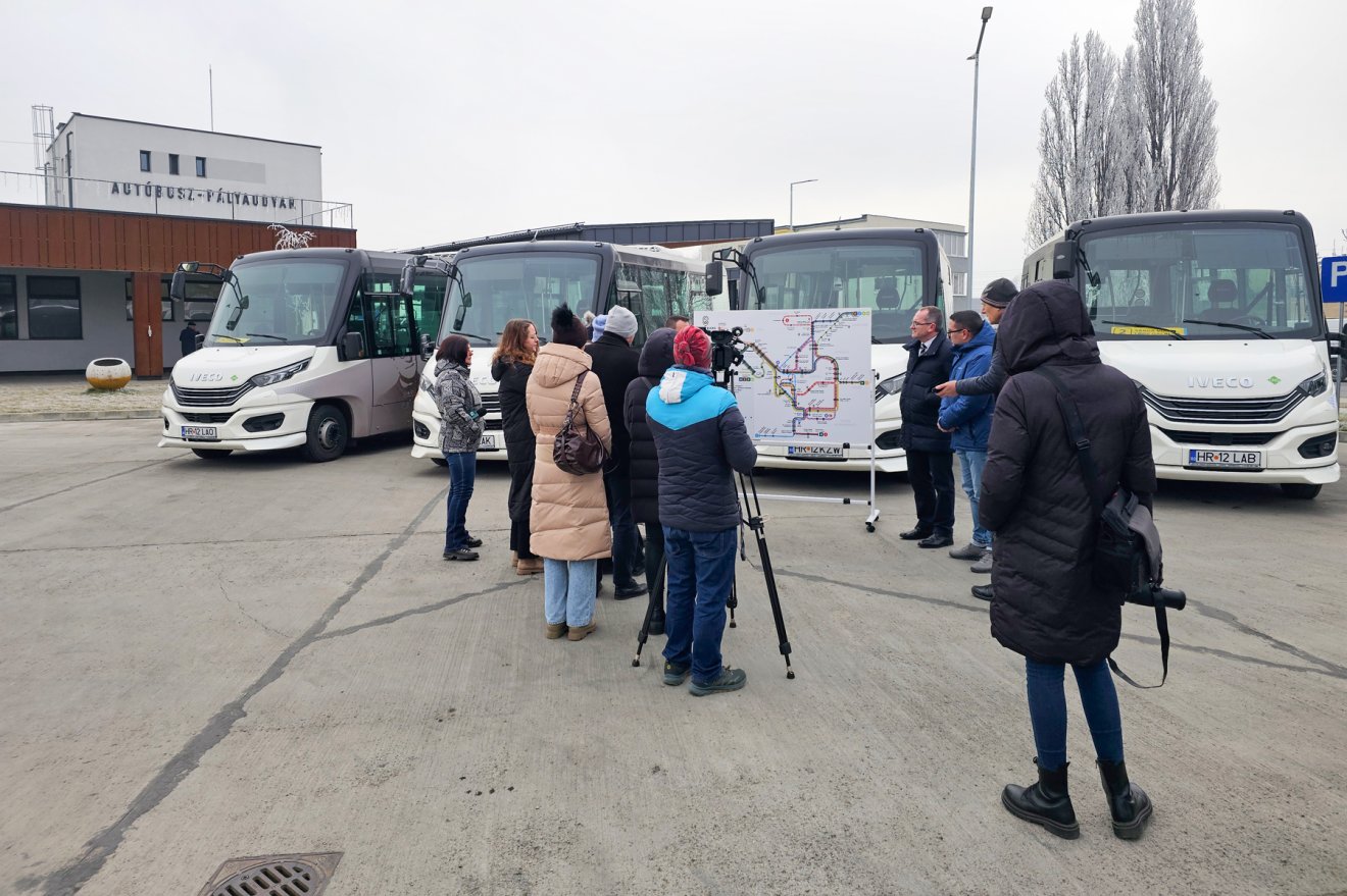 &bullet;  Fotó: Kozán István