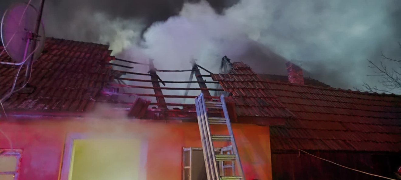 Libánfalván tűzesethez, Marosludason balesethez vonultak ki a tűzoltók •  Fotó: Maros megyei tűzoltóság