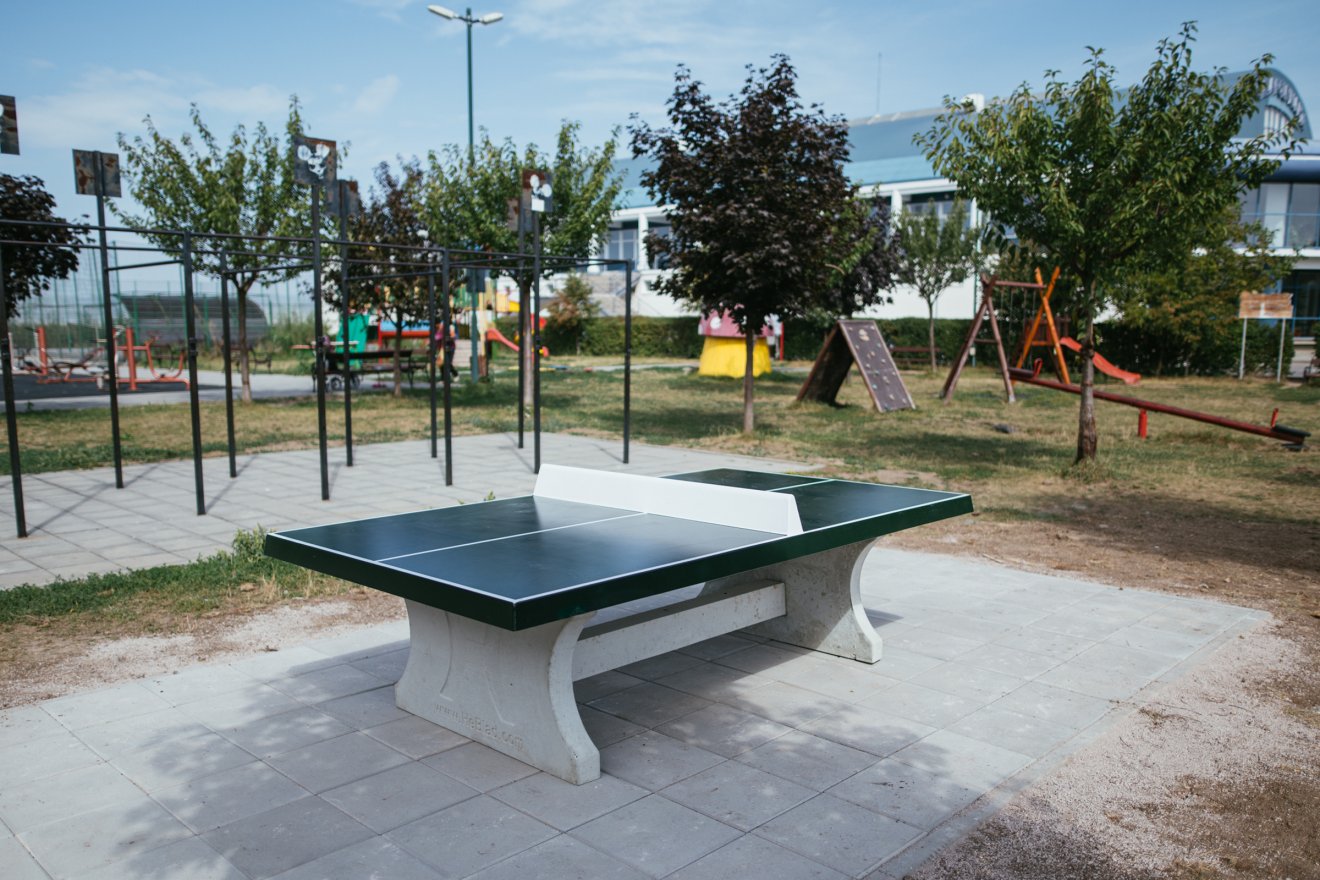 Amikor a lakók döntenek: a részvételi költségvetés révén a város három játszóterére került egy-egy pingpong-asztal