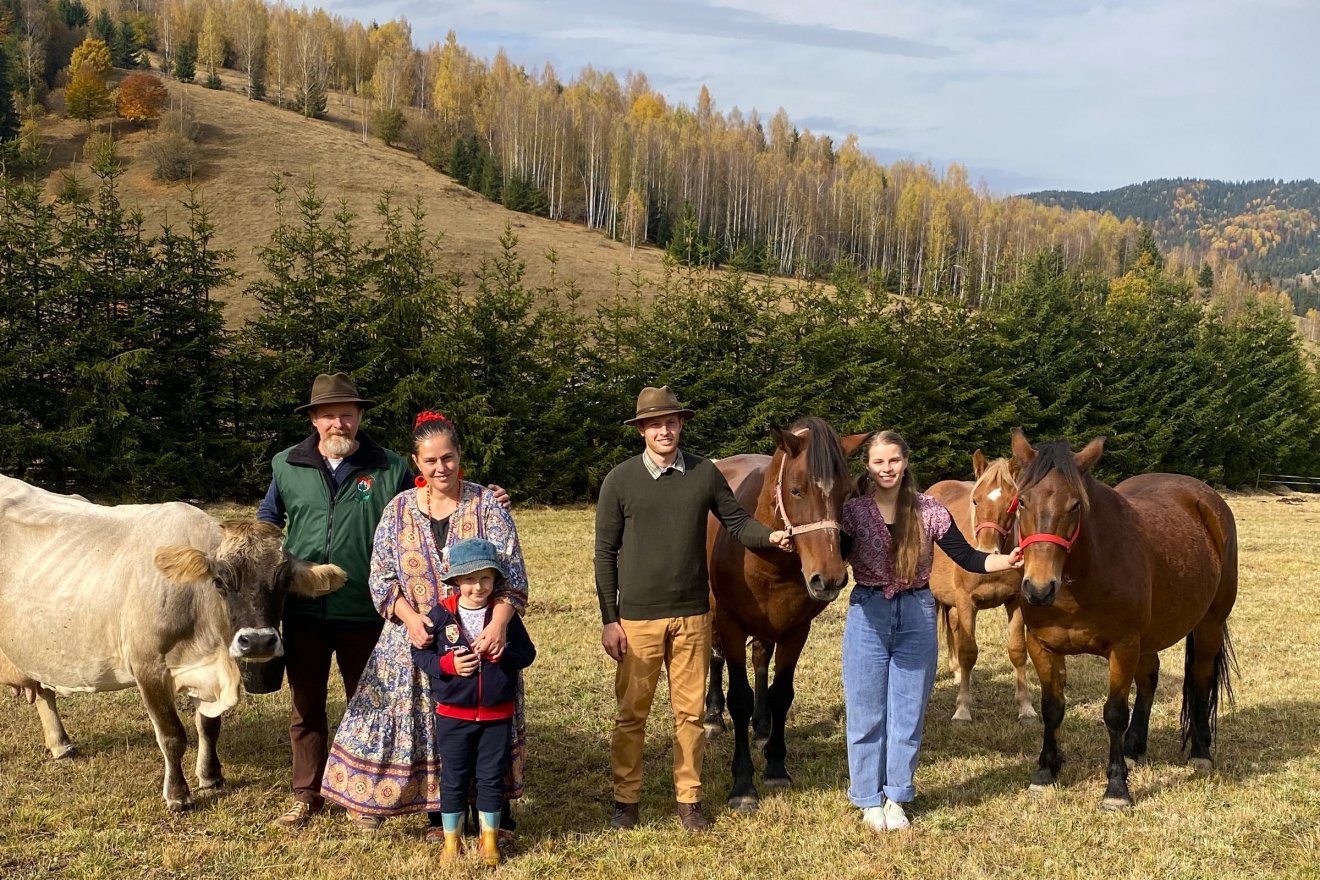 Sepsiszéki Nagy Balázs családja és… „egyéb állatfajták”