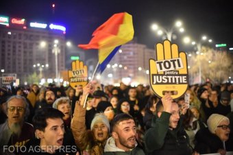 Szombat este is több ezren vonultak utcára az igazságügy függetlenségéért Bukarestben