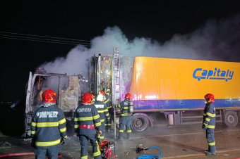 Mozgásban lévő teherautó gyulladt ki Sepsiszentgyörgyön