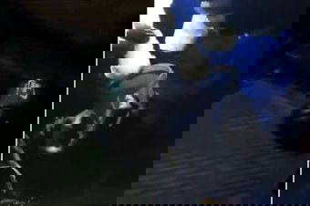 Nézzünk oda, hová rejtették a kokaint az autóban! – rajtaütéses videó