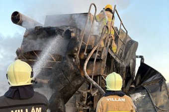 Adományokat gyűjtenek a gazdának, akinek a lángok martalékává vált a kombájnja