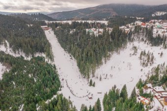 Enyhe telek, súlyos veszteségek: megsínyli a hegyvidéki turizmus a rövidülő síszezont
