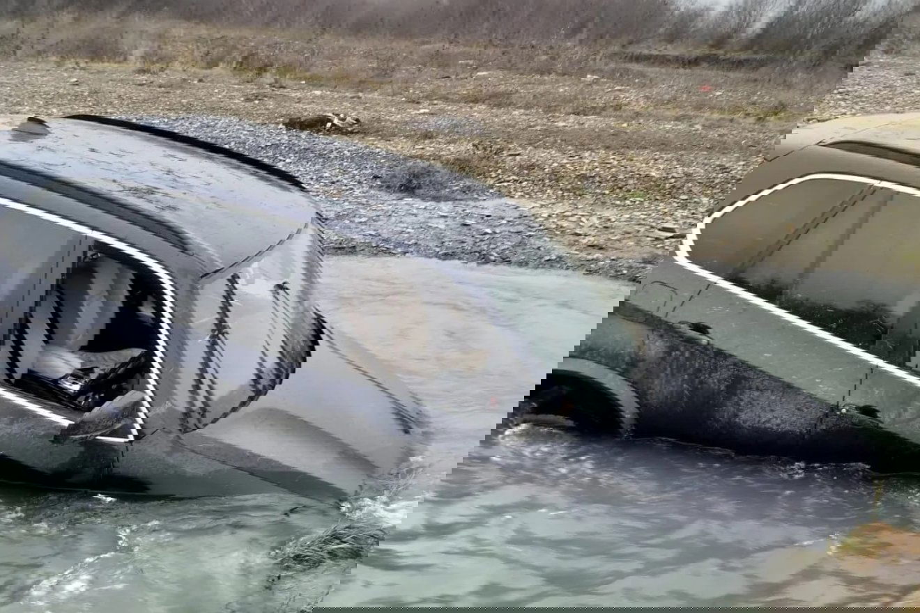 Folyóba hajtva próbált elmenekülni a rendőrök elől egy férfi Neamț megyében