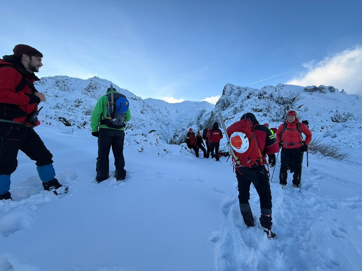 Próbálják rekonsturálni a Bucsecs-hegységben eltűnt turista útvonalát, továbbra is keresik őt a hegyimentők