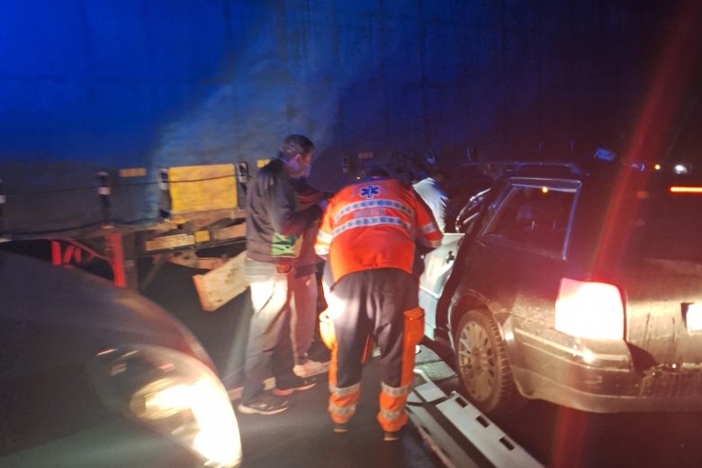 Megbénította a forgalmat a Kalonda-tetőn történt baleset – frissítve