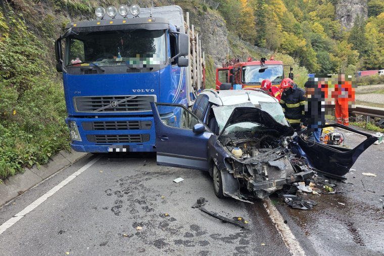 Két autó ütközött Maros megyében, mentőhelikoptert is küldtek a helyszínre