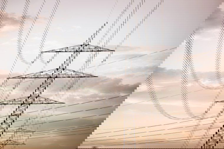 Több Marosvásárhelyi utcában és Maros megyei településen is áramszünettel kell számolni