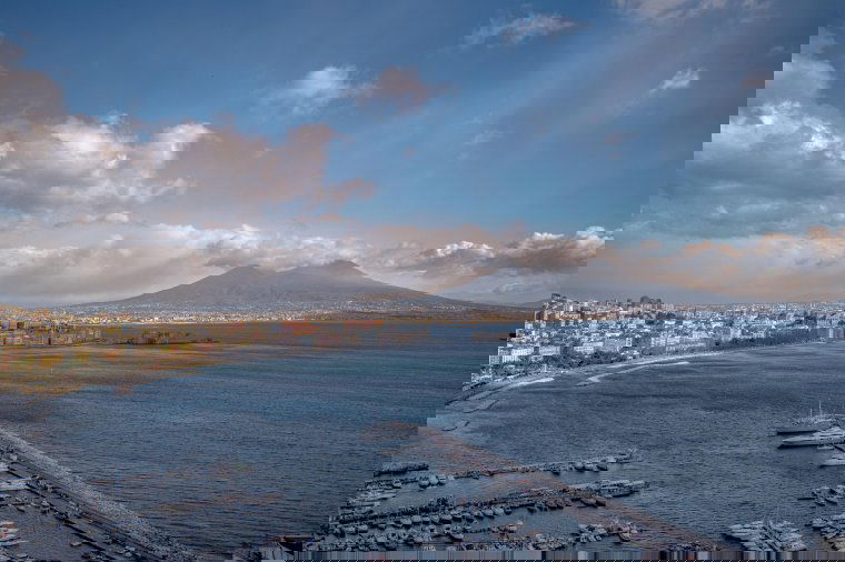 Bakancslistás helyen fogták el a szökésben lévő román maneleénekest