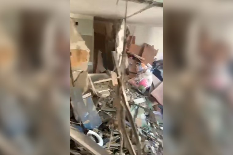 Belső képek a robbanás után, mentik a lakók a személyes tárgyaikat – videóval