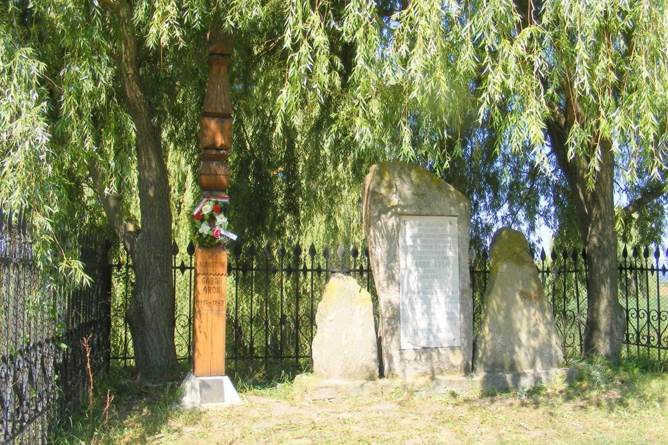 A kökösi emlékhely nyilvános meggyalázása (2010) is következmények nélkül maradt...