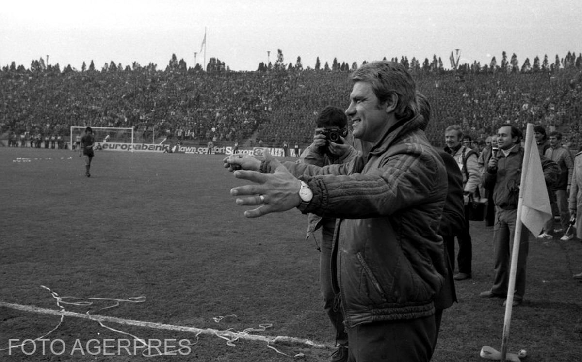 Jenei Imre a Steaua Bukarest edzőjeként az Anderlecht Bruxelles elleni mérkőzésen az 1985–1986-os Európai Bajnokok Kupájának elődöntőjében. 3–0 a Steauának • Fotó: Cornel Mocanu/Agerpres