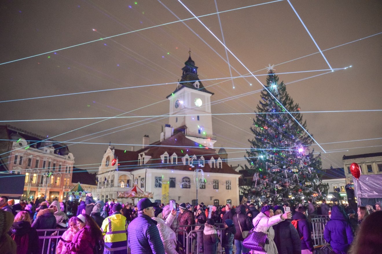 Lézershow-val helyettesítik a tűzijátékot •  Fotó: Brassó Polgármesteri Hivatala/Facebook