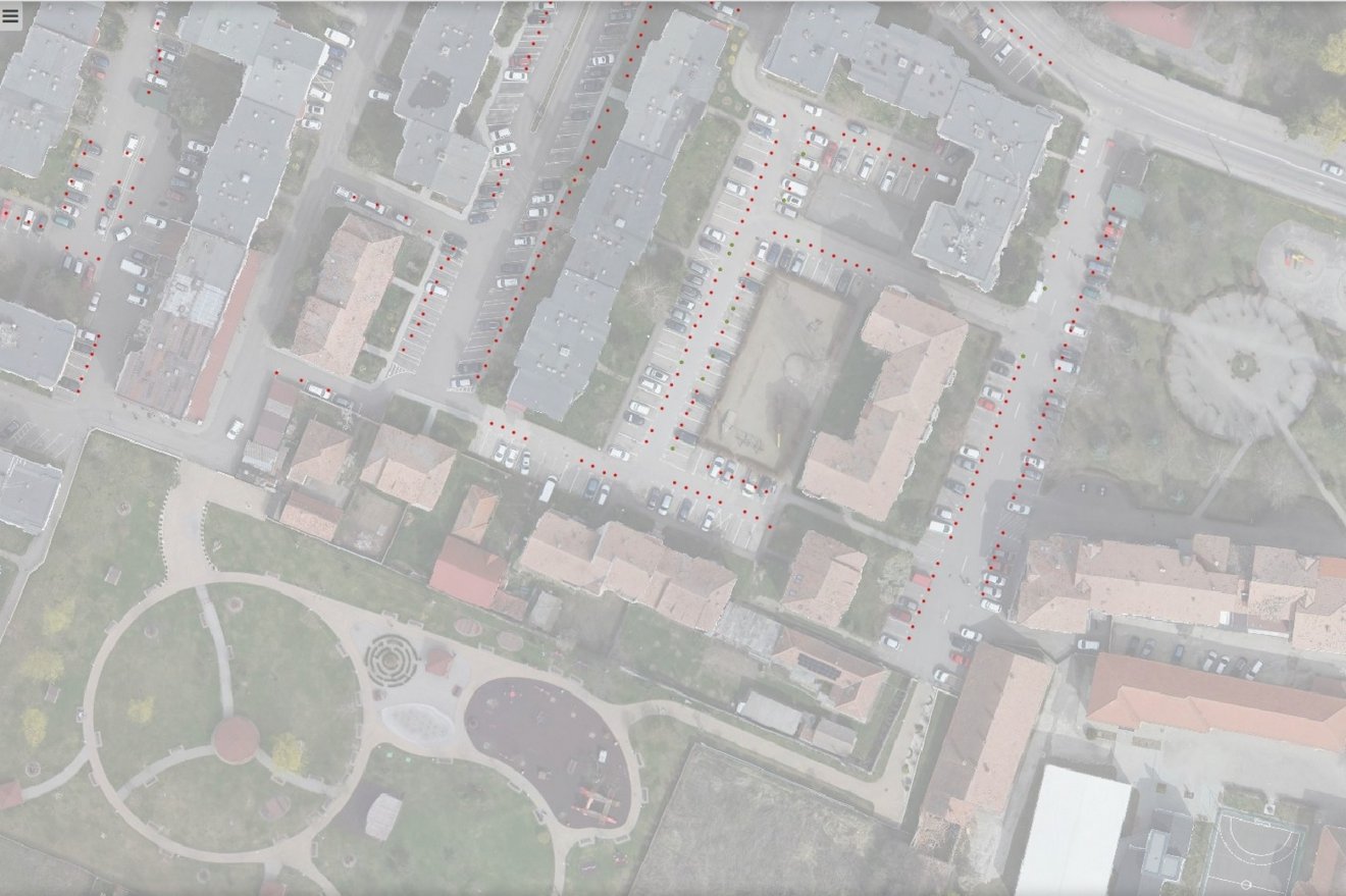 A helyi rendőrség digitális térképen tudja követni, hol vannak még bérelhető parkolók