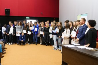 Több száz diákot és pedagógust díjaznak Hargita megyében