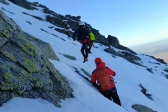 Zuhanás a halálba: két turista vesztette életét a Fogarasi-havasokban, harmadik társuk megmenekült