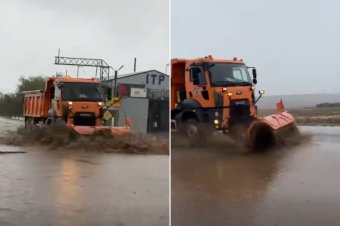 Így küzd az árvízzel a hókotró Konstanca megyében – videó