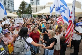 Izraelben pezsgőt bontottak, a Gázai övezetben is ünneplik a tűzszünetet