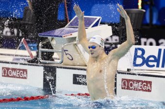Világrekordot úszott Kós Hubert Torontóban, majd 50 méter háton is diadamaskodott