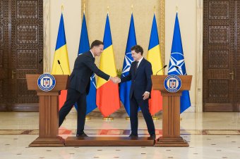 Mark Rutte: Románia befektet a NATO-ba, a NATO pedig befektet Romániába