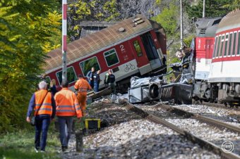 Két gyorsvonat ütközött össze Kelet-Szlovákiában, a magyar határ közelében – videóval