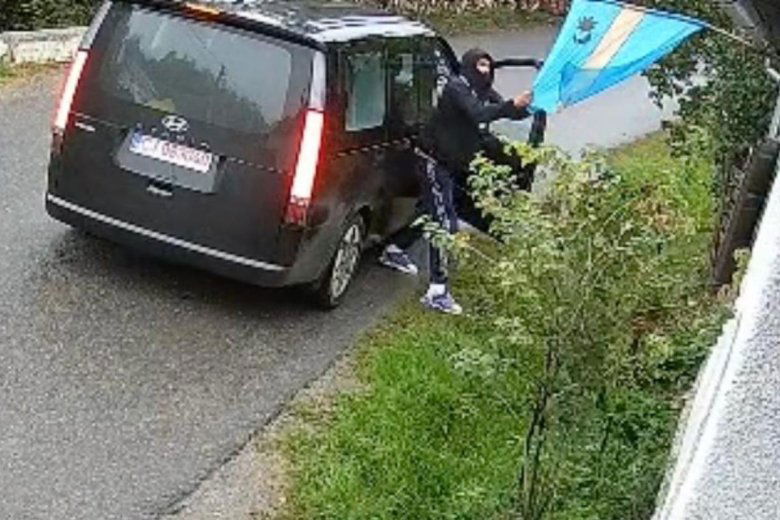 Beazonosította a rendőrség az udvarhelyszéki zászlórongálások gyanúsítottjait