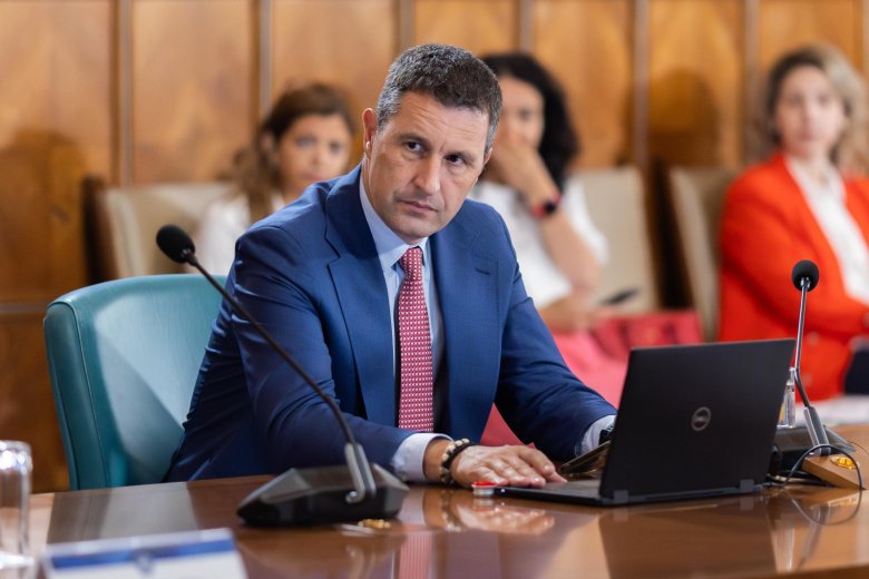 Kormányválság közepette az agrártárca élén: sürgős döntésekről és bizonytalan jövőről nyilatkozott a Krónikának Tánczos Barna