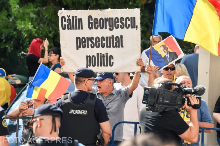 Erőszakkal hatoltak be Georgescu hívei a gyulafehérvári székesegyházba