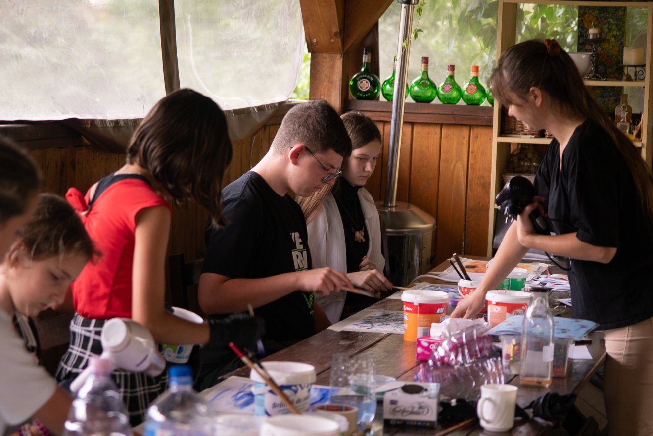 Régen milyen volt gyereknek lenni? – erre keresi a választ hét település 160 fiatalja